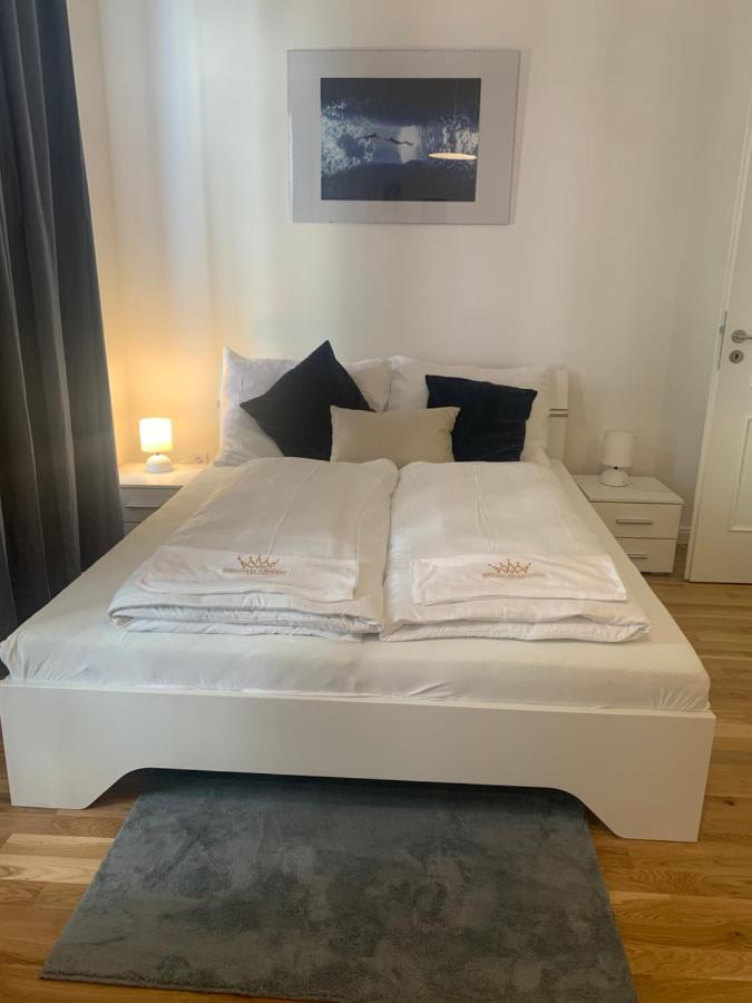New Apartments Chain Florenc Prag Exteriör bild