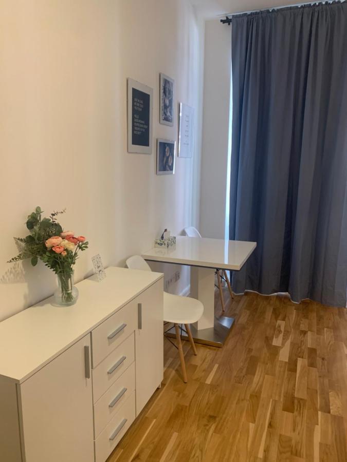 New Apartments Chain Florenc Prag Exteriör bild